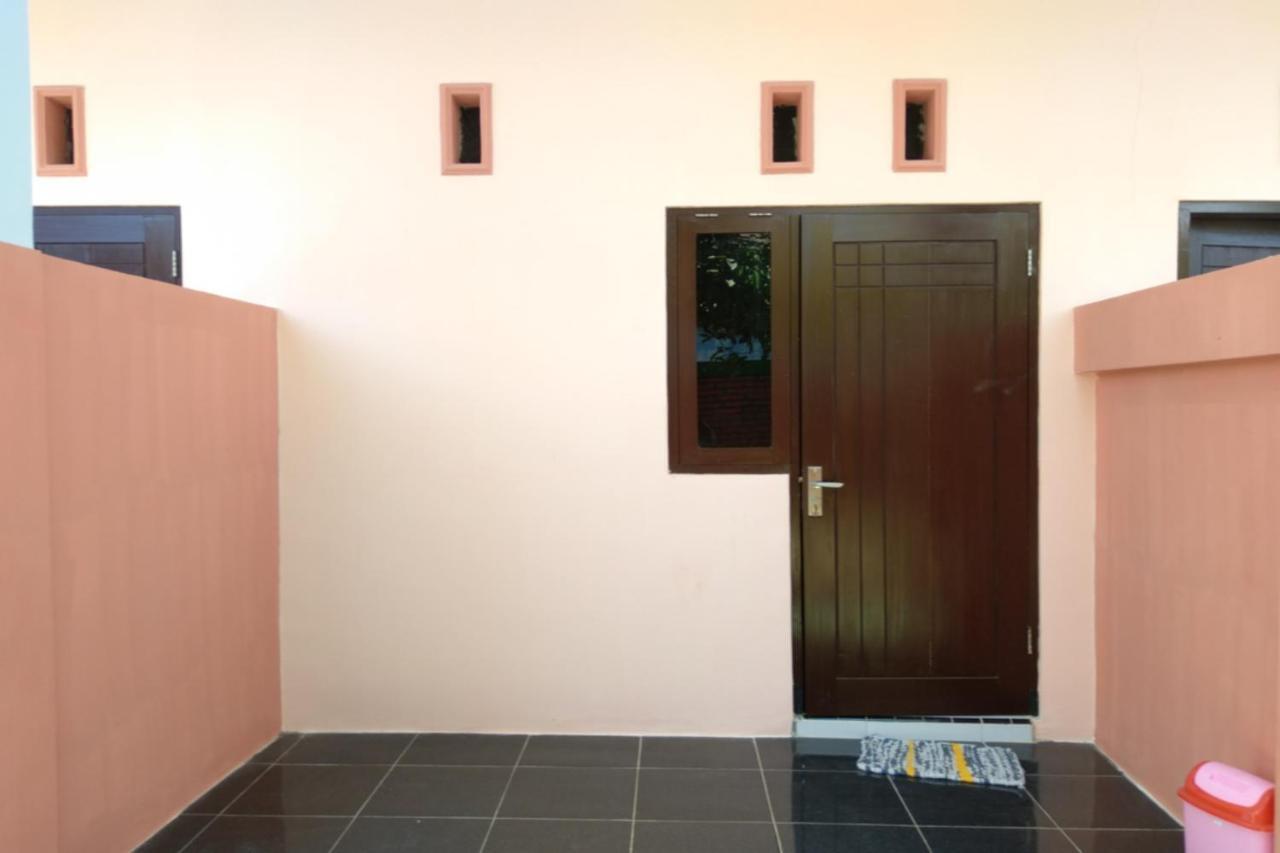 בניוואנגי Kelapa Gading Homestay Syariah Redpartner מראה חיצוני תמונה